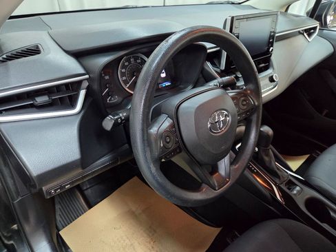 Used 2020 Toyota Corolla LE FWD image 18