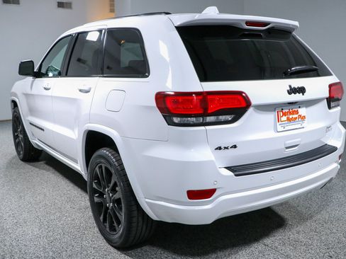 Used 2022 Jeep Grand Cherokee Laredo X AWD/4WD image 9