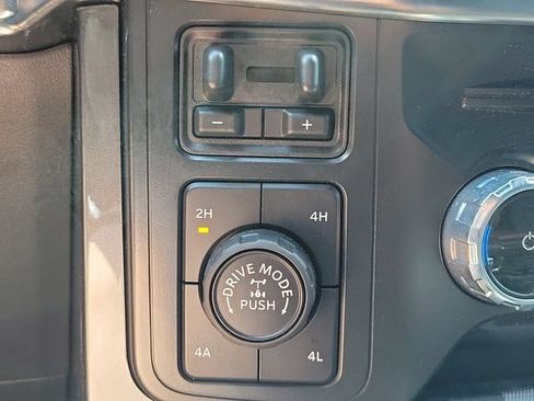 Used 2022 Ford F150 Lariat AWD/4WD image 29