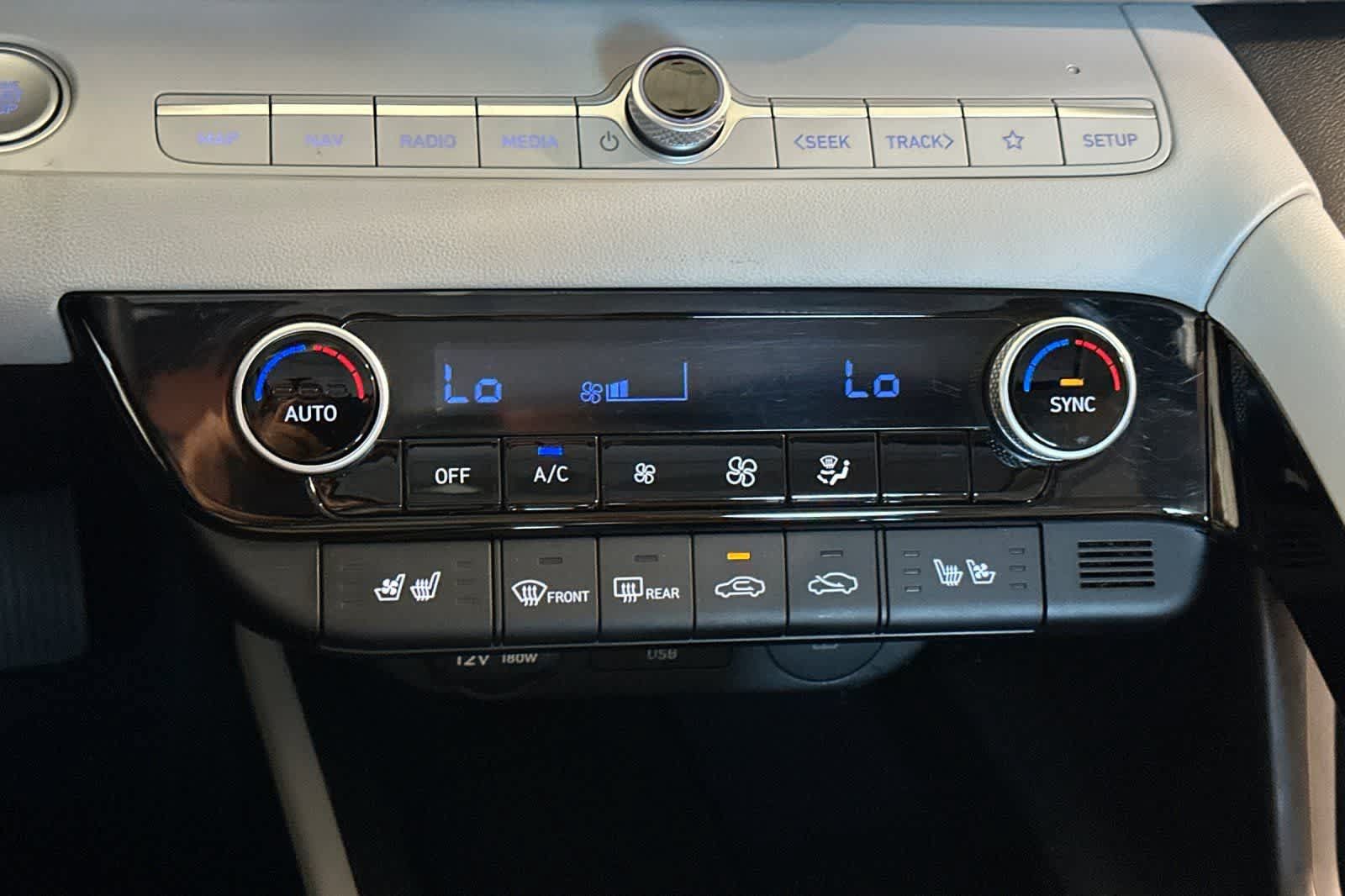 Used 2025 Hyundai Elantra Limited FWD image 22