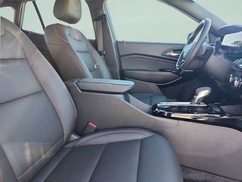 Used 2024 Chevrolet Trax RS w/ Sunroof Package FWD image 20
