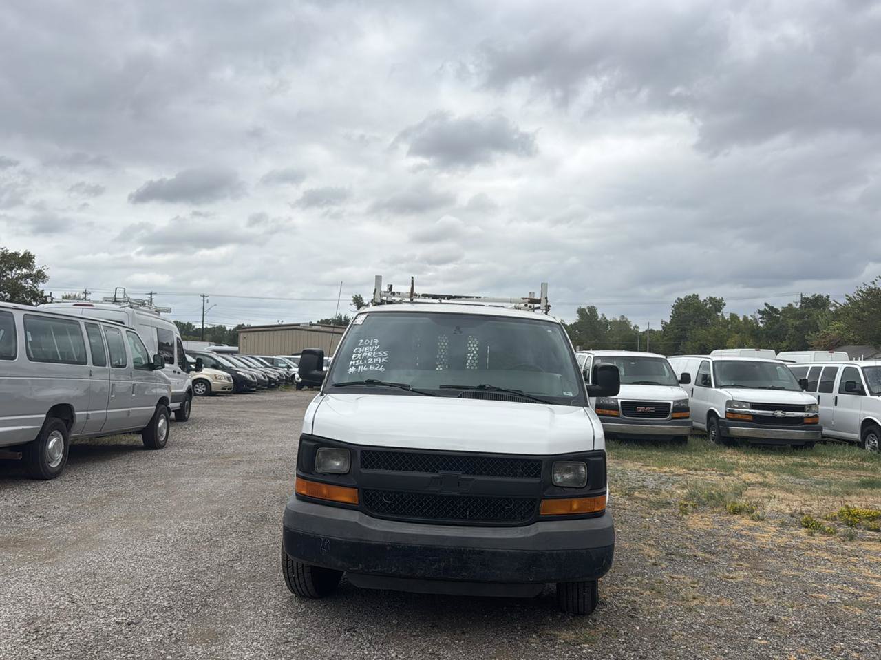Used 2017 Chevrolet Express 2500 RWD image 2