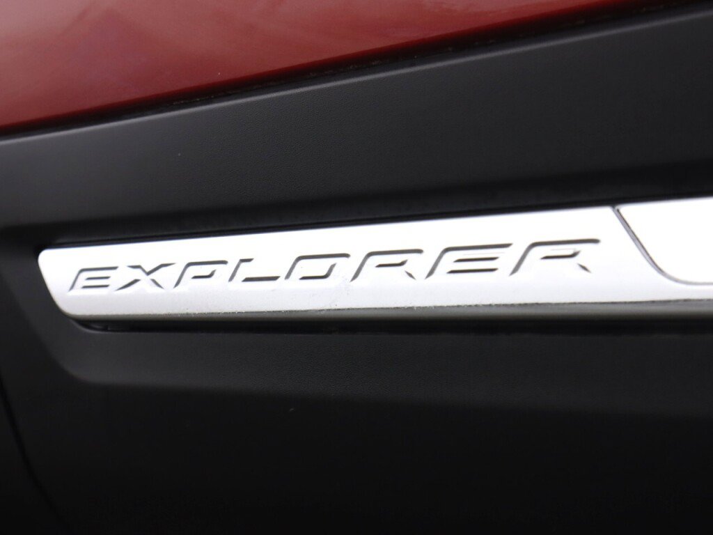 Used 2017 Ford Explorer XLT AWD/4WD image 34