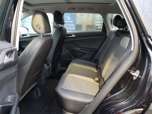 New 2026 Volkswagen Taos SE image 8