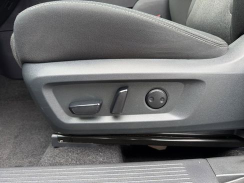 Used 2025 Nissan Rogue SV FWD image 22