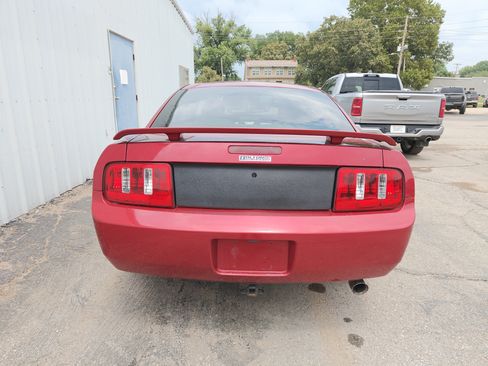 Used 2006 Ford Mustang Coupe RWD image 13