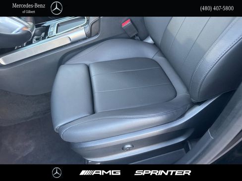 Used 2025 Mercedes-Benz GLB 250 GLB 250 image 11