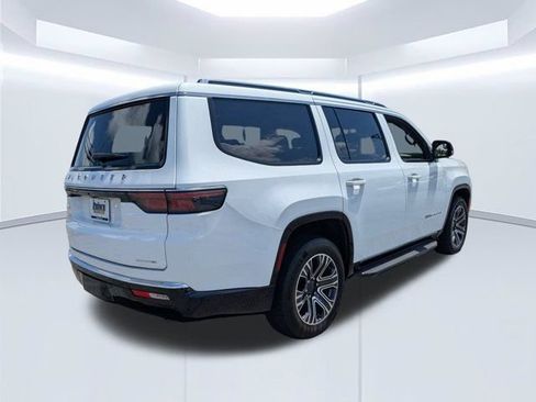 Used 2024 Jeep Wagoneer Series II w/ Flexible Seating Group RWD image 4