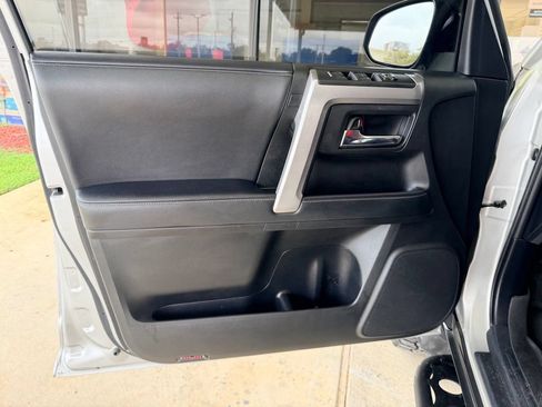 Used 2021 Toyota 4Runner SR5 AWD/4WD image 10