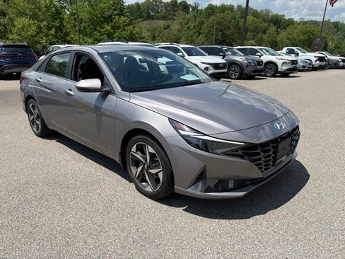 Used 2023 Hyundai Elantra Limited FWD image 7