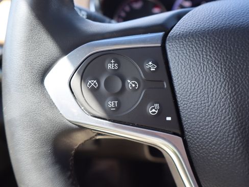 Used 2023 Chevrolet Traverse Premier AWD/4WD image 17