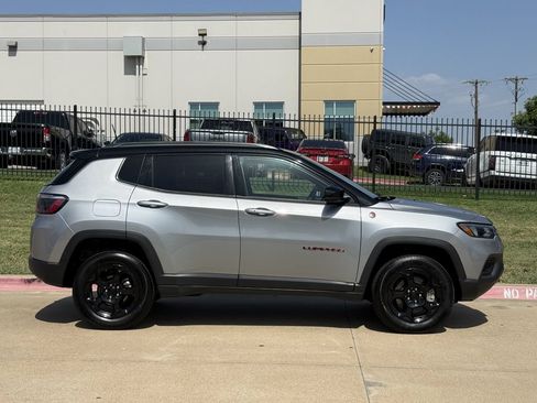 Used 2024 Jeep Compass Trailhawk AWD/4WD image 3