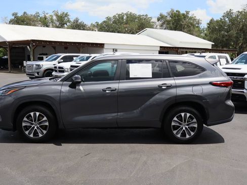 Used 2023 Toyota Highlander XLE FWD image 6