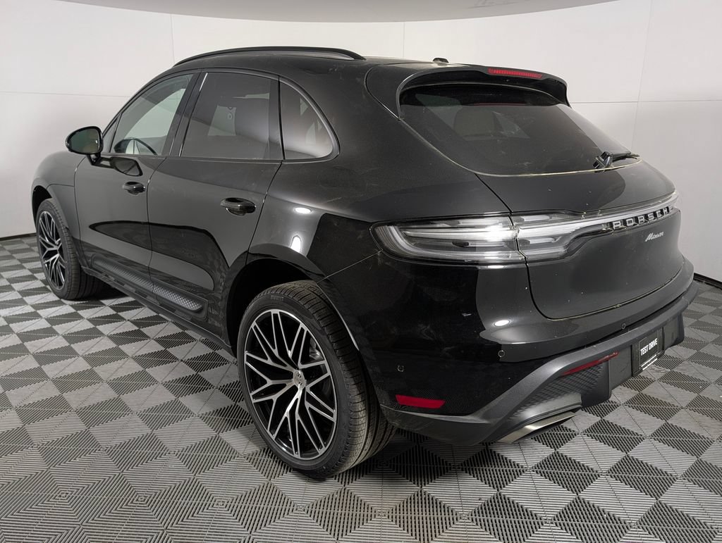 Certified 2026 Porsche Macan AWD/4WD image 3