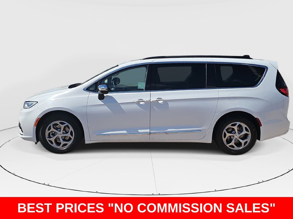 Used 2023 Chrysler Pacifica Limited FWD image 6