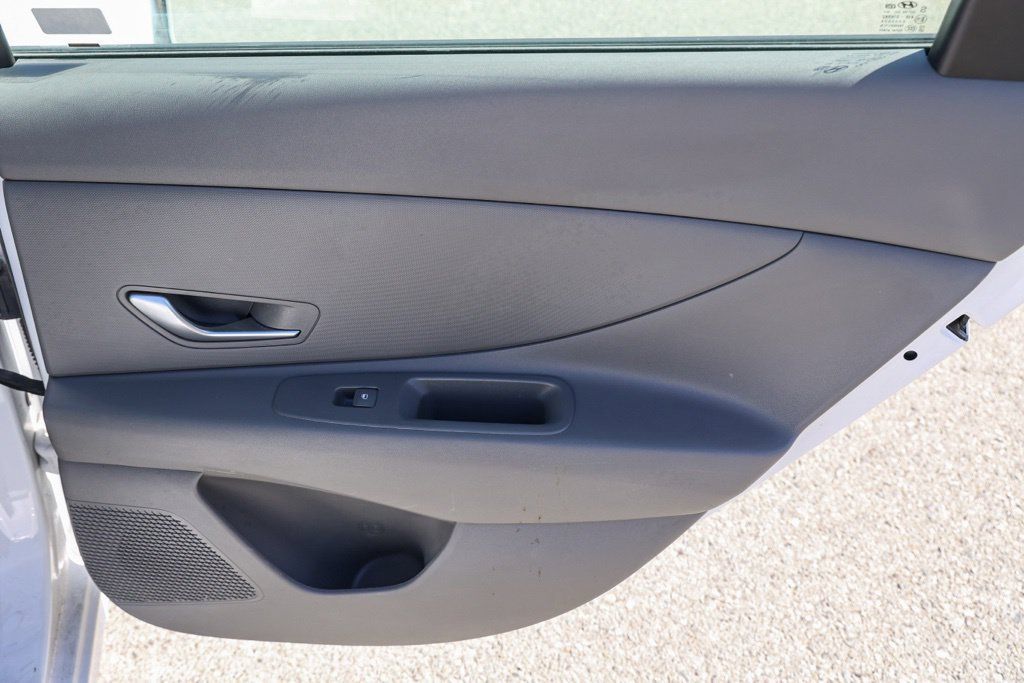 Used 2024 Hyundai Elantra SEL FWD image 19