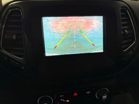 Used 2017 Jeep Compass Latitude w/ Popular Equipment Group FWD image 32