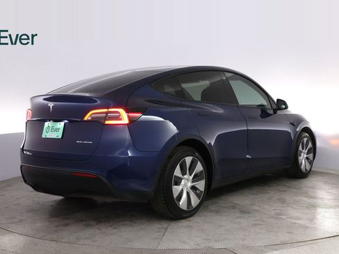 Used 2022 Tesla Model Y Long Range image 3