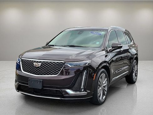 Used 2021 Cadillac XT6 Premium Luxury w/ Platinum Package AWD/4WD image 2