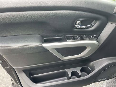 Used 2017 Nissan Titan SL AWD/4WD image 13