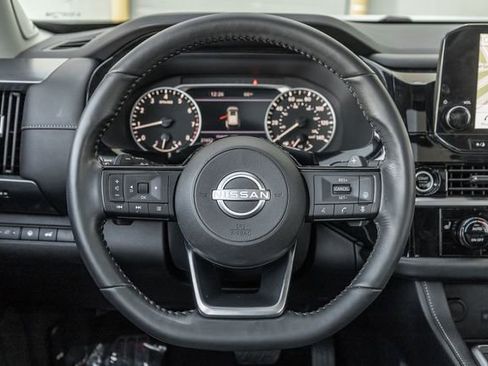 Used 2024 Nissan Pathfinder SL w/ SL Premium Package image 9