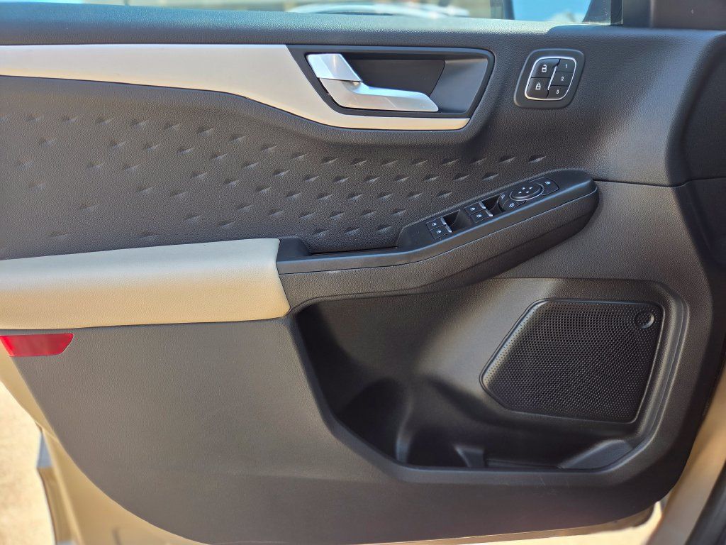 Certified 2020 Ford Escape SEL FWD image 28