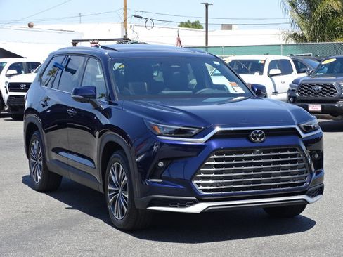 New 2026 Toyota Grand Highlander Platinum AWD/4WD image 2