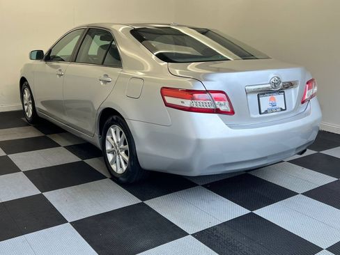 Used 2011 Toyota Camry XLE image 4