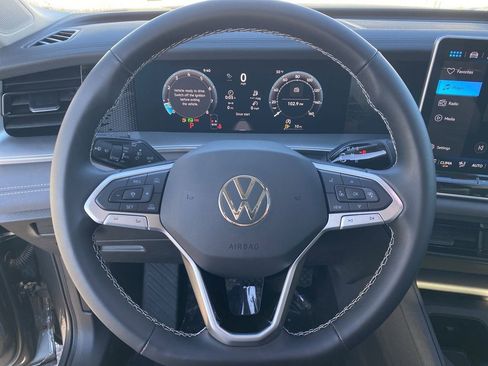 New 2026 Volkswagen Tiguan SE FWD image 19