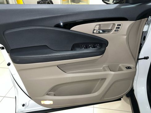 Used 2021 Honda Pilot Touring image 17