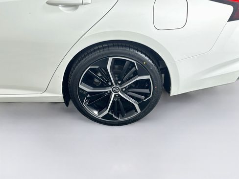 Used 2025 Nissan Altima 2.5 SR FWD image 11