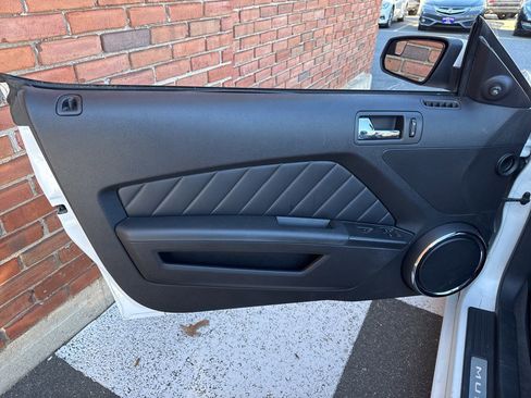Used 2013 Ford Mustang Premium image 29
