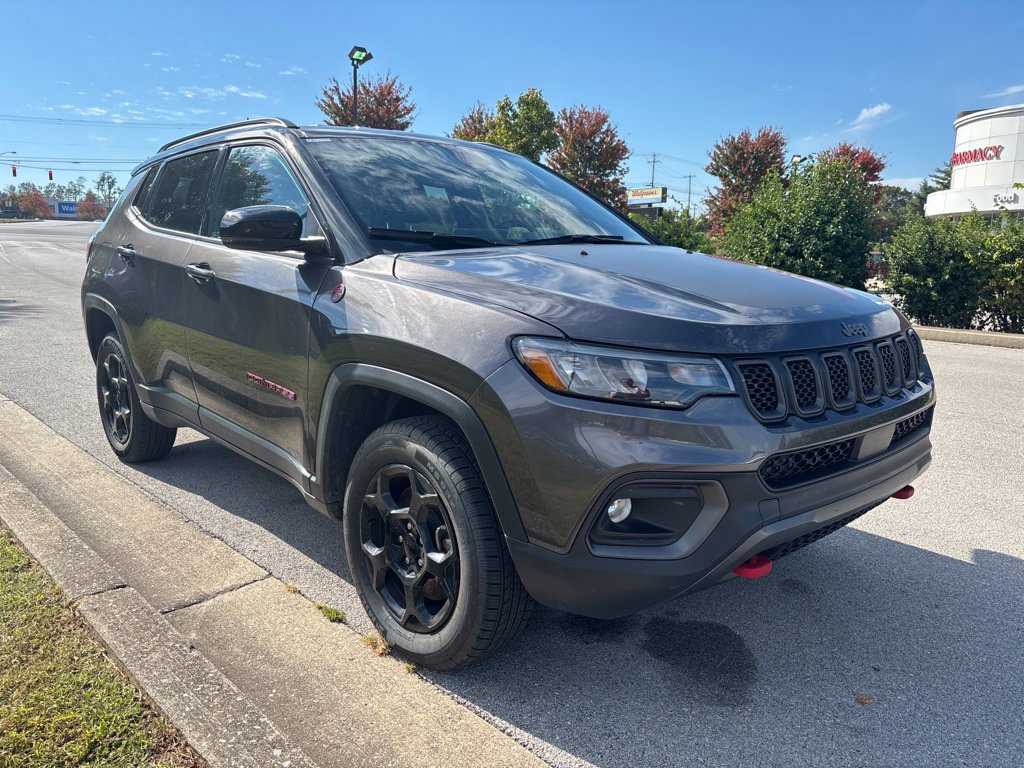 Used 2024 Jeep Compass Trailhawk AWD/4WD image 2