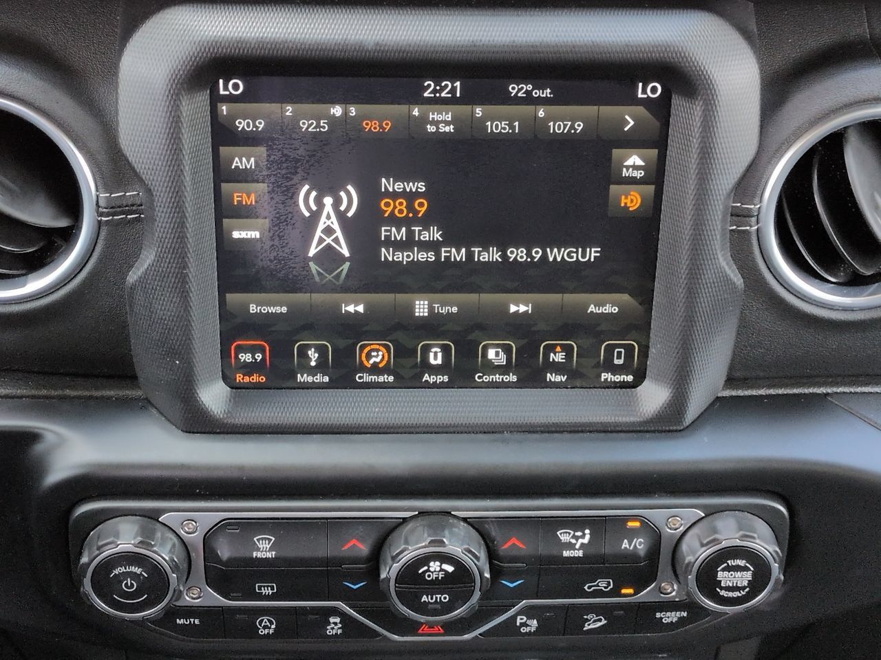 Used 2019 Jeep Wrangler Unlimited Sahara AWD/4WD image 18