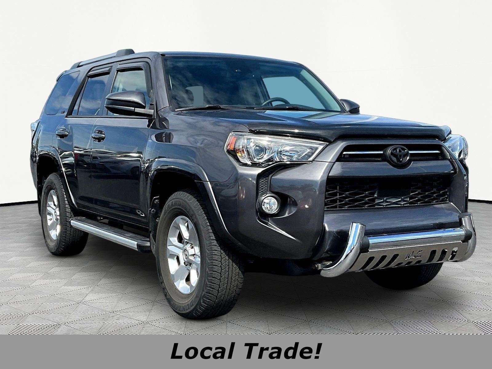 Used 2020 Toyota 4Runner SR5 AWD/4WD image 3