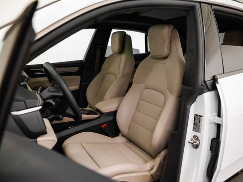 New 2025 Porsche Macan Turbo Electric image 5