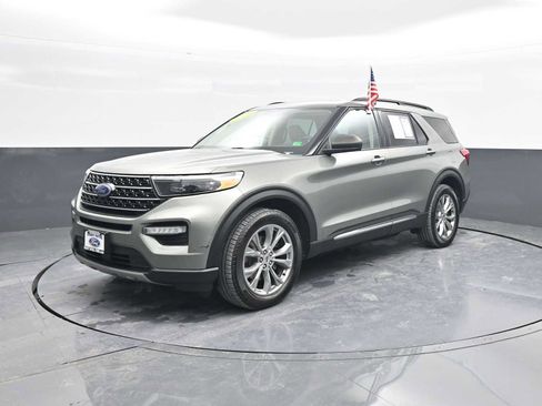 Used 2020 Ford Explorer XLT w/ Equipment Group 202A image 4