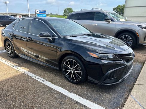 Used 2023 Toyota Camry SE FWD image 12