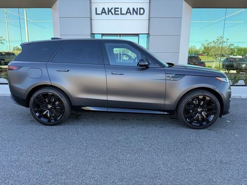 New 2025 Land Rover Range Rover Sport Dynamic SE image 4