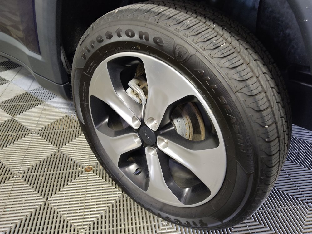 Used 2018 Jeep Compass Latitude w/ Cold Weather Group AWD/4WD image 31