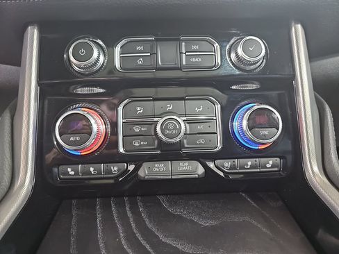 Used 2022 GMC Yukon XL Denali w/ Denali Ultimate Package AWD/4WD image 27