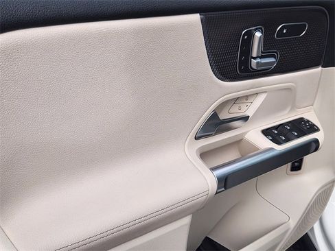 Certified 2023 Mercedes-Benz EQB 300 4MATIC image 10