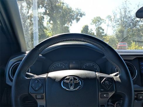 Used 2018 Toyota Tacoma TRD Sport image 21