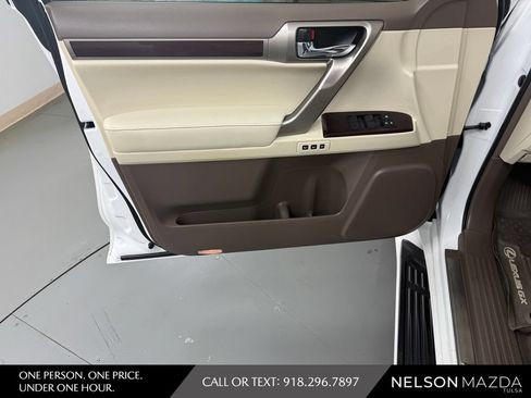 Used 2018 Lexus GX 460 Luxury w/ Preferred Accessory Package AWD/4WD image 19