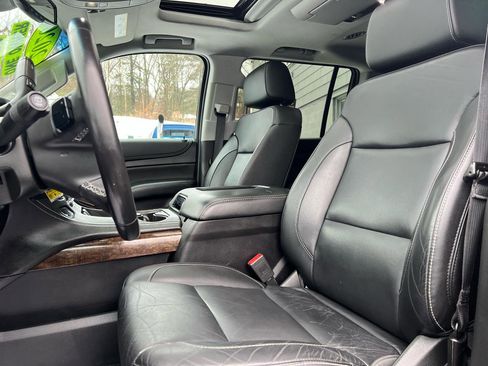 Used 2020 Chevrolet Suburban LT image 30