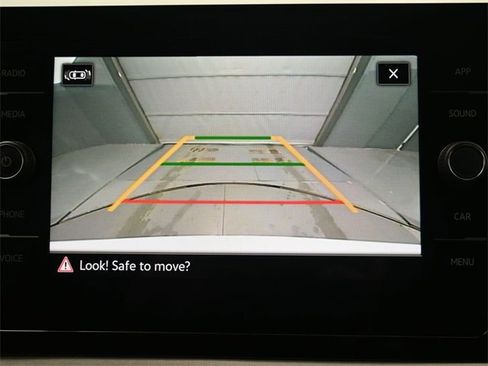 Certified 2025 Volkswagen Taos SE w/ Panoramic Sunroof Package image 21