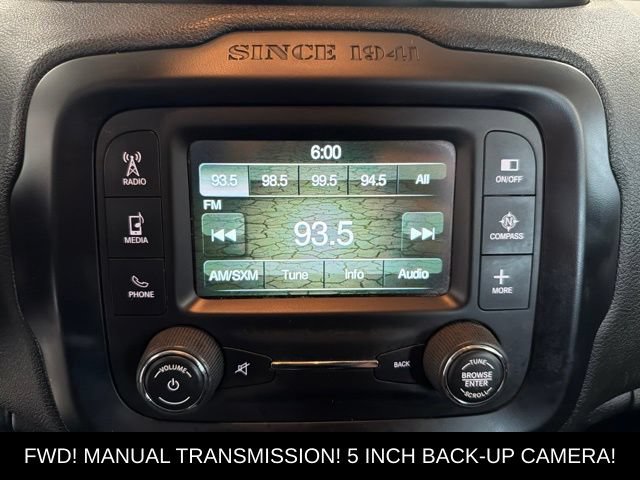 Used 2016 Jeep Renegade Latitude FWD image 18