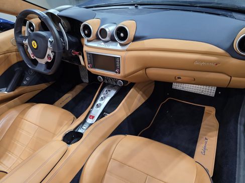 Used 2016 Ferrari California T image 28