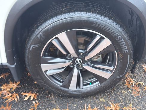 Certified 2023 Nissan Rogue SL w/ SL Premium Package image 9