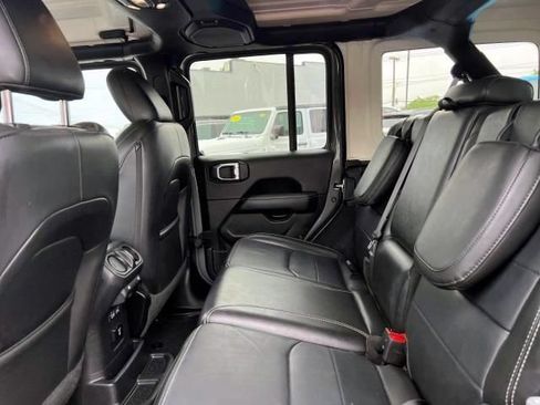 Used 2022 Jeep Wrangler Unlimited Sahara w/ Cold Weather Group AWD/4WD image 13